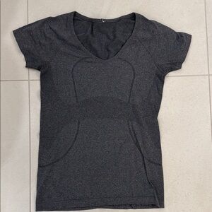 Lululemon Women’s Dark Gray Short-Sleeve V-Neck Performance Top